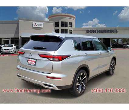 2024 Mitsubishi Outlander SE is a Silver 2024 Mitsubishi Outlander SE SUV in Plano TX