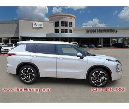 2024 Mitsubishi Outlander SEL is a White 2024 Mitsubishi Outlander SEL SUV in Plano TX