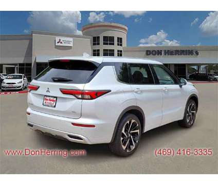 2024 Mitsubishi Outlander SEL is a White 2024 Mitsubishi Outlander SEL SUV in Plano TX