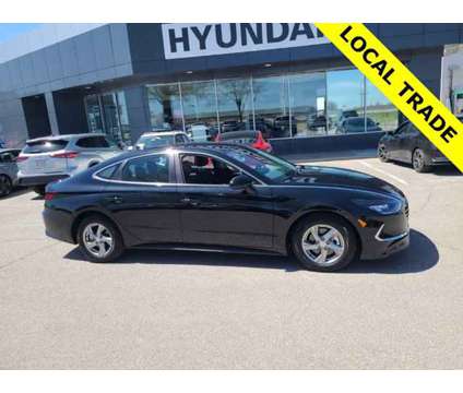 2022 Hyundai Sonata SE is a Black 2022 Hyundai Sonata SE Car for Sale in Olathe KS