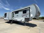 2017 Highland Ridge RV Roamer RF337RLS 34ft