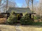 4 bedrooms log lake cabin in Saugatuck