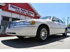 2000 Lincoln Town Car White, 153K miles