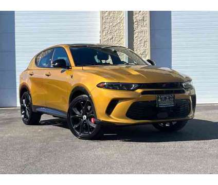 2024 Dodge Hornet R/T Plus is a Gold 2024 R/T Plus SUV in Mendon MA