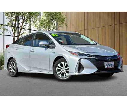 2021 Toyota Prius Prime LE is a White 2021 Toyota Prius Prime Hatchback in Madera CA