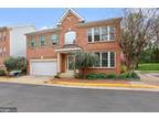 12456 Erica Hill Ln, Fairfax, VA 22033