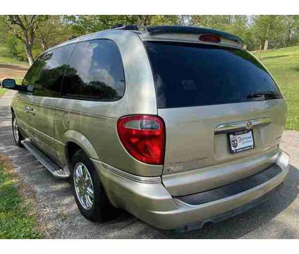 2005 Chrysler Town &amp; Country for sale is a Gold 2005 Chrysler town &amp; country Car for Sale in Springfield MO