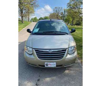 2005 Chrysler Town &amp; Country for sale is a Gold 2005 Chrysler town &amp; country Car for Sale in Springfield MO