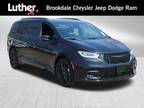 2022 Chrysler Pacifica Black, 33K miles