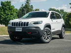 2023 Jeep Cherokee White, 10K miles