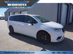 2024 Chrysler Pacifica White, 32 miles