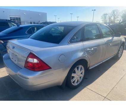 2006 Ford Five Hundred Limited is a Silver 2006 Ford Five Hundred Limited Sedan in West Burlington IA