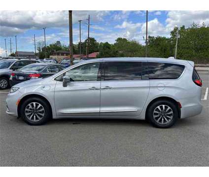 2022 Chrysler Pacifica Hybrid Limited is a Silver 2022 Chrysler Pacifica Hybrid Limited Hybrid in Pittsburgh PA