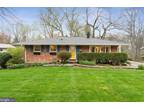 6748 Fern Ln, Annandale, VA 22003