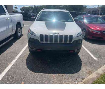 2017 Jeep Cherokee Trailhawk is a White 2017 Jeep Cherokee Trailhawk Car for Sale in Orlando FL