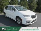 2022 Chrysler Pacifica White, 67K miles