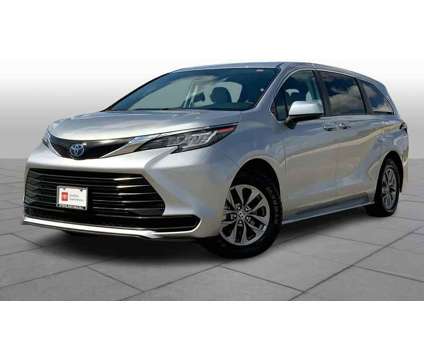 2022UsedToyotaUsedSiennaUsedFWD 8-Passenger (Natl) is a Silver 2022 Toyota Sienna Car for Sale in Houston TX