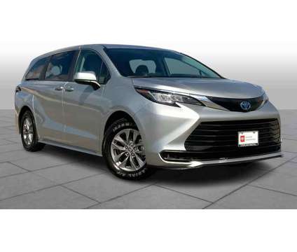 2022UsedToyotaUsedSiennaUsedFWD 8-Passenger (Natl) is a Silver 2022 Toyota Sienna Car for Sale in Houston TX