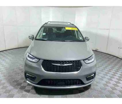2022UsedChryslerUsedPacificaUsedFWD is a Grey 2022 Chrysler Pacifica Car for Sale in Franklin IN