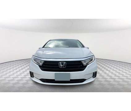 2024 Honda Odyssey EX-L is a Silver, White 2024 Honda Odyssey EX Car for Sale in Saratoga Springs NY