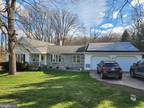 606 Glenwood Dr, Ephrata, PA 17522