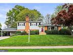 908 Fairway Dr NE, Vienna, VA 22180