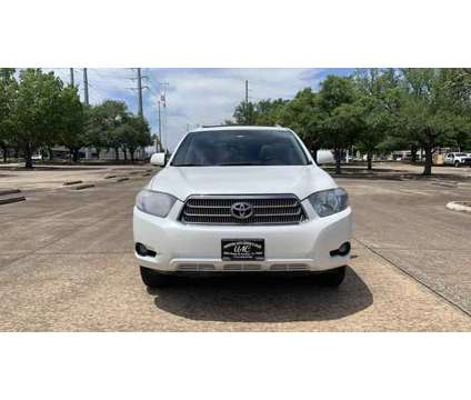 2010 Toyota Highlander for sale is a White 2010 Toyota Highlander Car for Sale in Houston TX
