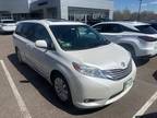 2015 Toyota Sienna White, 187K miles