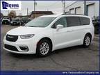 2022 Chrysler Pacifica White, 66K miles