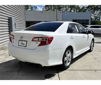2012 Toyota Camry SE is a White 2012 Toyota Camry SE Sedan in Gainesville FL