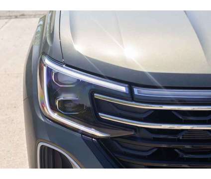 2024 Volkswagen Atlas 2.0T Peak Edition SE w/Technology is a Green 2024 Volkswagen Atlas SUV in Peoria IL