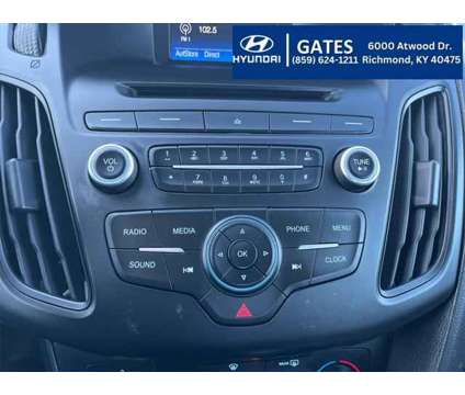 2016 Ford Focus SE is a Silver 2016 Ford Focus SE Sedan in Richmond KY