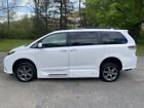 2019 Toyota Sienna SE 2019 Toyota Sienna Van White FWD Automatic SE