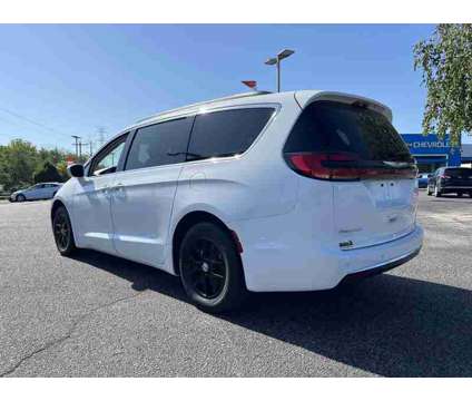 2022UsedChryslerUsedPacificaUsedFWD is a White 2022 Chrysler Pacifica Car for Sale in Bedford IN