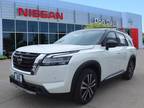 2024 Nissan Pathfinder White, new