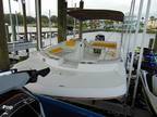 Hurricane Sun Deck Sport 201 OB