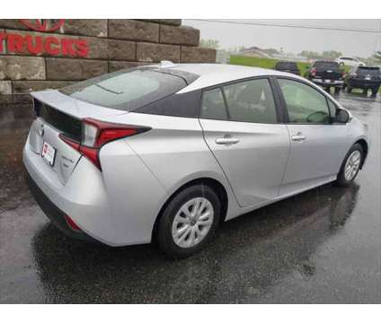 2022 Toyota Prius L is a 2022 Toyota Prius Hatchback in Dubuque IA