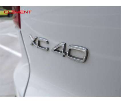 2020 Volvo XC40 T5 Momentum is a White 2020 Volvo XC40 T5 Momentum SUV in Wentzville MO