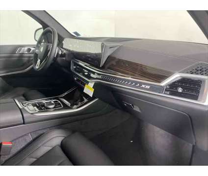 2025 BMW X5 xDrive40i is a White 2025 BMW X5 4.6is SUV in Freeport NY