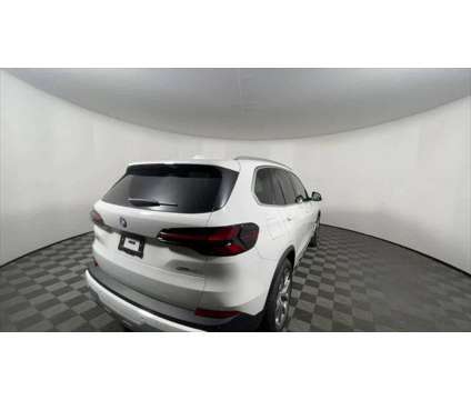 2025 BMW X5 xDrive40i is a White 2025 BMW X5 4.6is SUV in Freeport NY