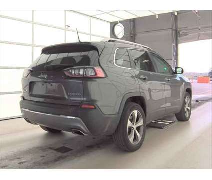 2019 Jeep Cherokee Limited 4x4 is a Grey 2019 Jeep Cherokee Limited SUV in Wentzville MO