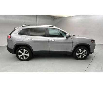 2019 Jeep Cherokee Limited is a Silver 2019 Jeep Cherokee Limited SUV in Milford CT