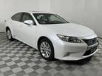 2014 Lexus ES 300h Hybrid