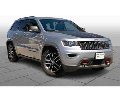 2017UsedJeepUsedGrand CherokeeUsed4x4 is a Silver 2017 Jeep grand cherokee Car for Sale in Lubbock TX