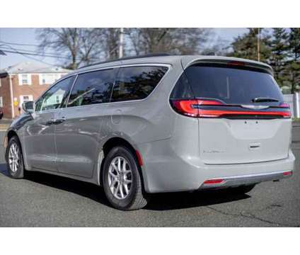 2022 Chrysler Pacifica Touring L is a Grey 2022 Chrysler Pacifica Touring Van in Plainfield NJ