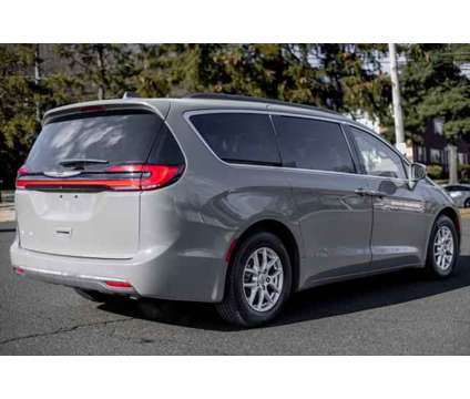 2022 Chrysler Pacifica Touring L is a Grey 2022 Chrysler Pacifica Touring Van in Plainfield NJ