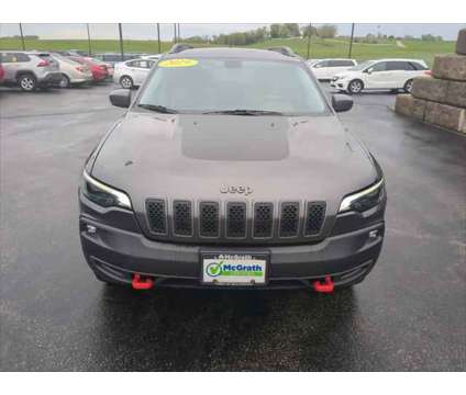 2019 Jeep Cherokee Trailhawk 4x4 is a Grey 2019 Jeep Cherokee Trailhawk SUV in Dubuque IA