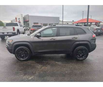 2019 Jeep Cherokee Trailhawk 4x4 is a Grey 2019 Jeep Cherokee Trailhawk SUV in Dubuque IA