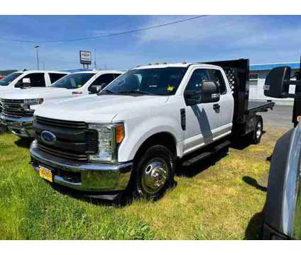 2017 Ford F-350 Super Duty XLT/XL/Lariat is a White 2017 Ford F-350 Super Duty Truck in Cottage Grove OR
