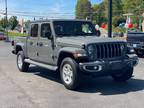 Equipment This Jeep Gladiator offers Android Auto for